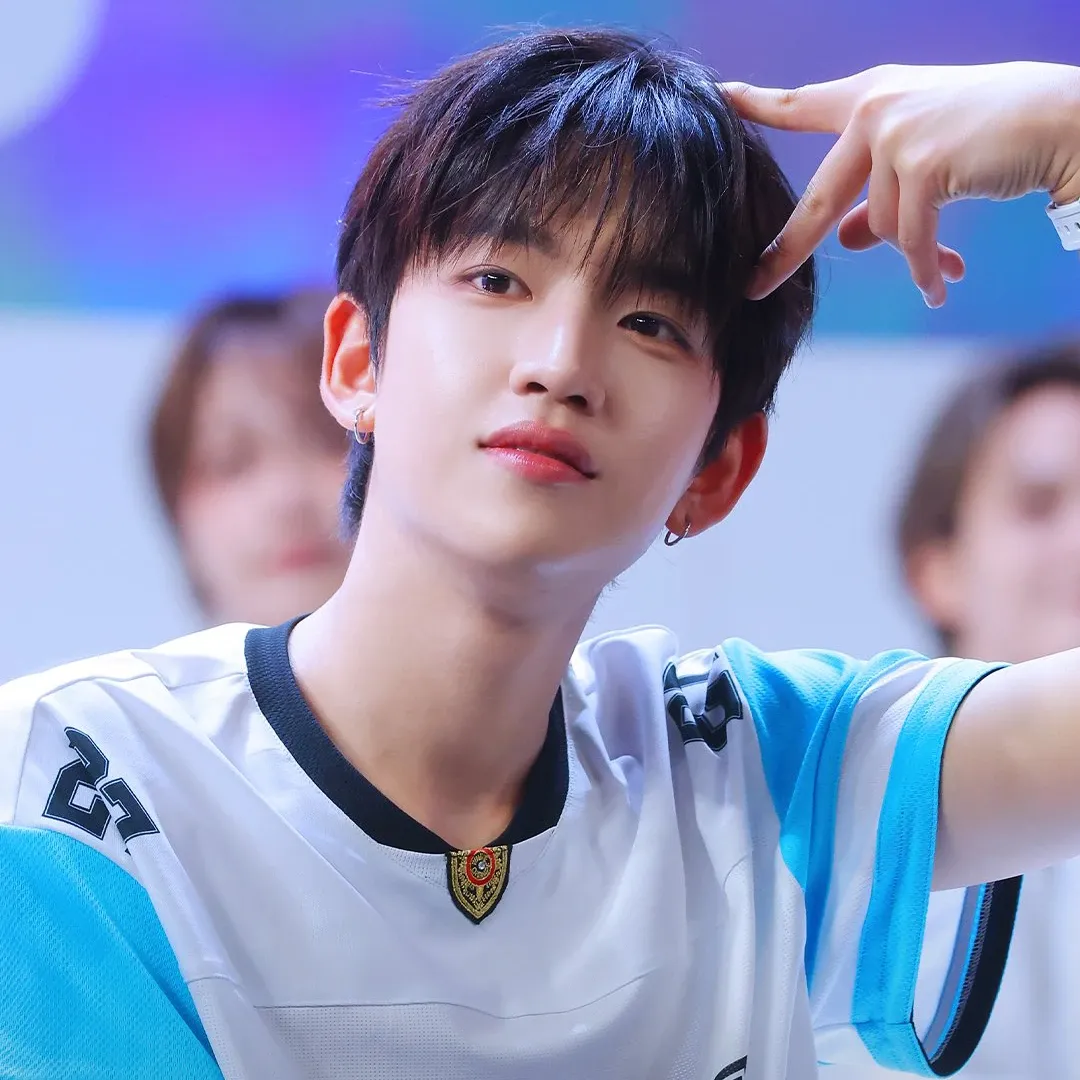 Latest photo of Kim minjae (IDID)
