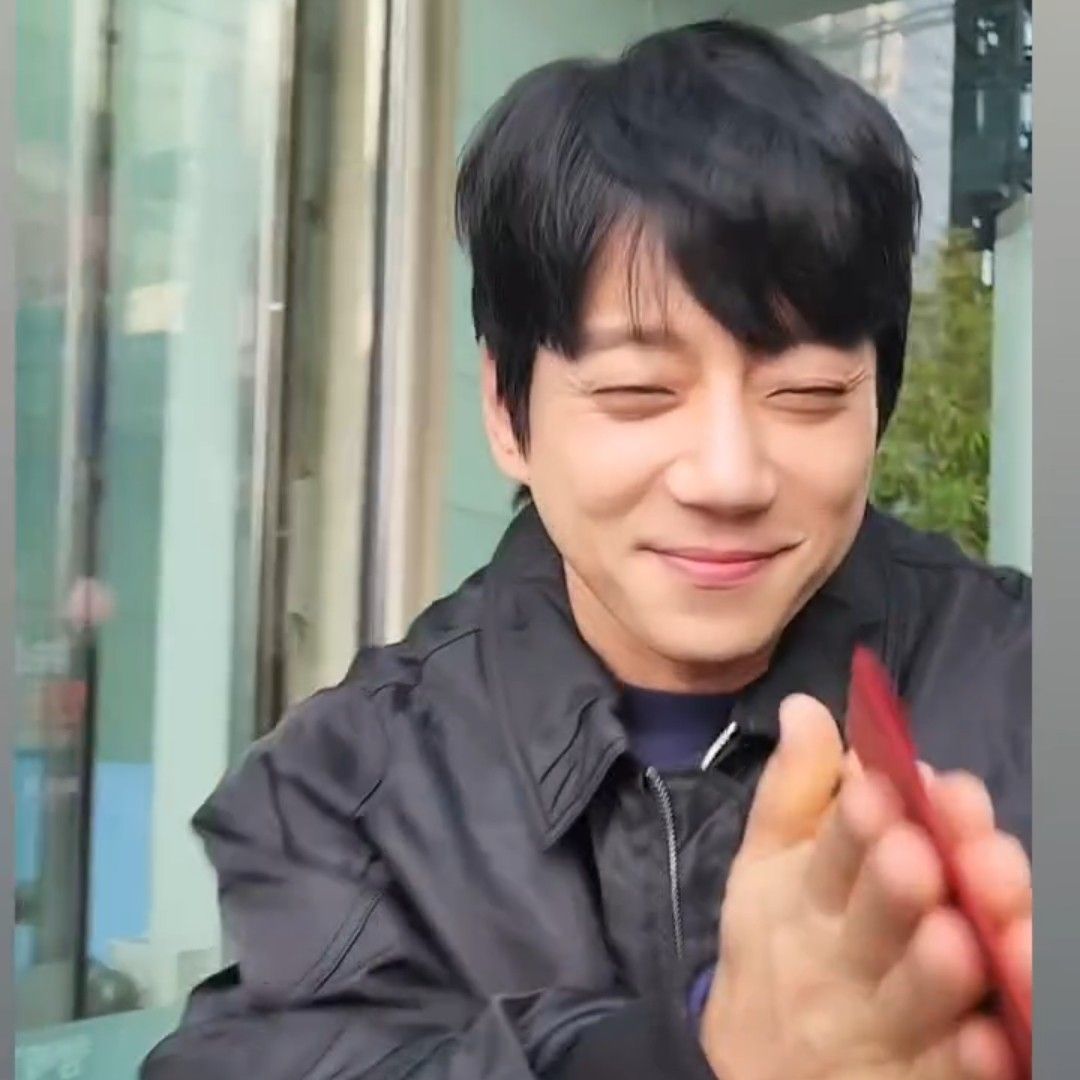 Behind-the-scenes cut of Hwang Chiyeol