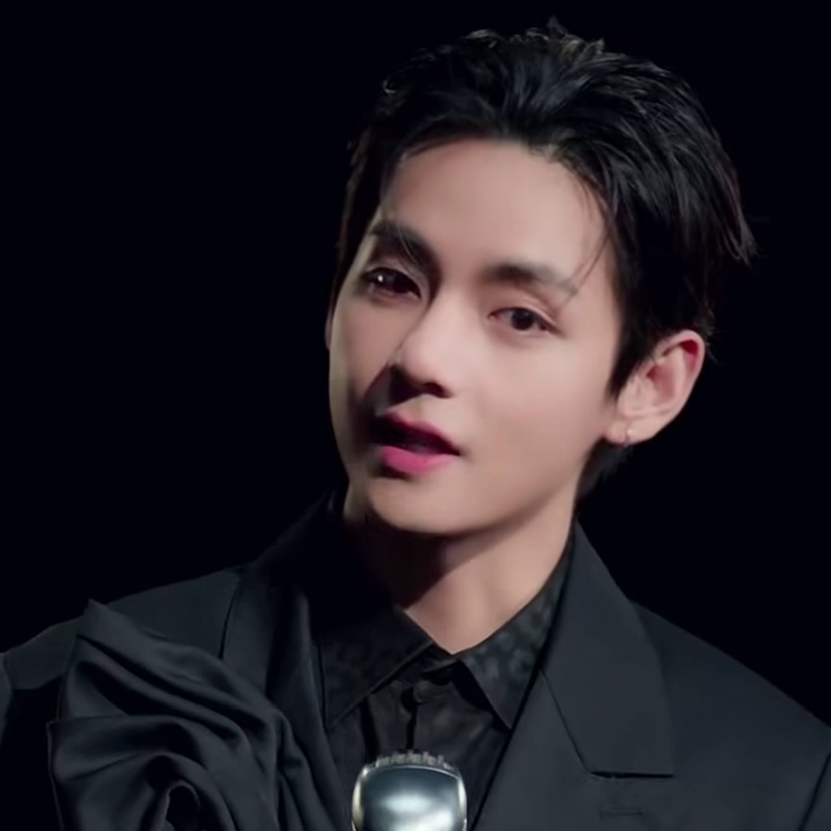 A moment captured by V (BTS)'s fan