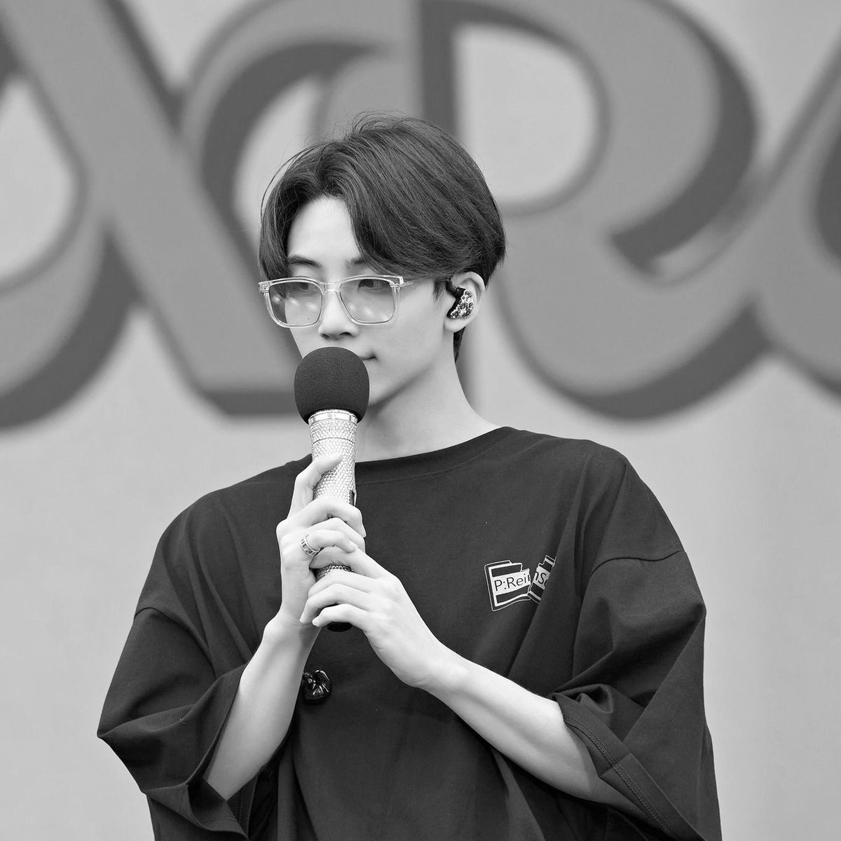 A moment captured by Jeonghan (SEVENTEEN)'s fan