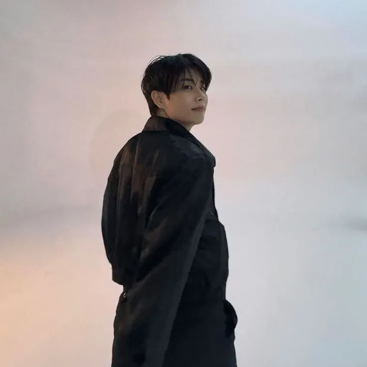 A moment captured by MJ (ASTRO)'s fan