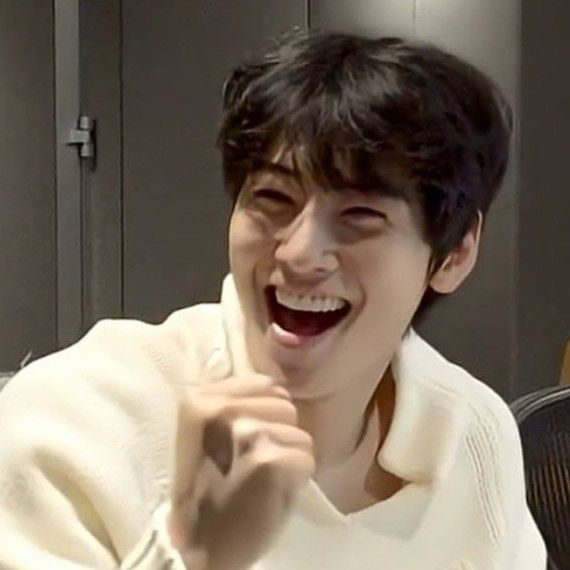 A moment captured by Eunwoo (ASTRO)'s fan