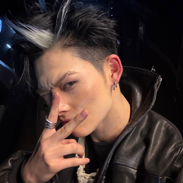 Signature photo of NI-KI (ENHYPEN) capturing their charm