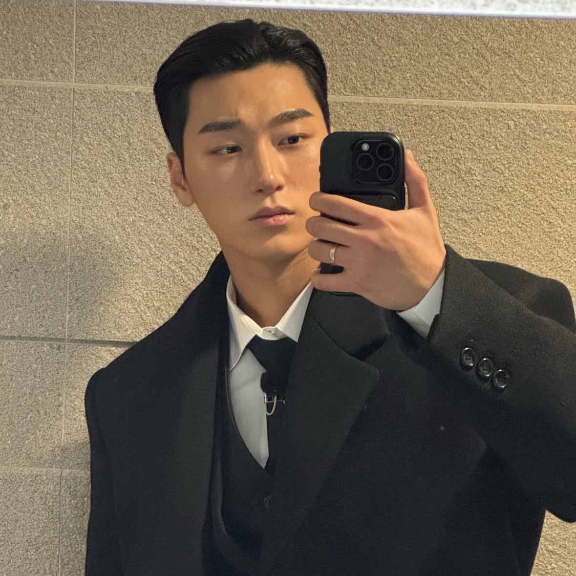 Behind-the-scenes cut of San (ATEEZ)