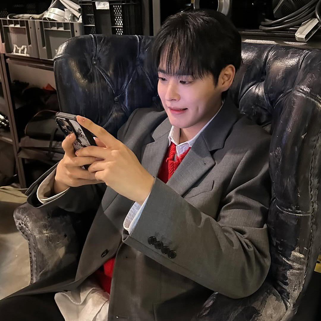 Behind-the-scenes cut of Choi Byungchan