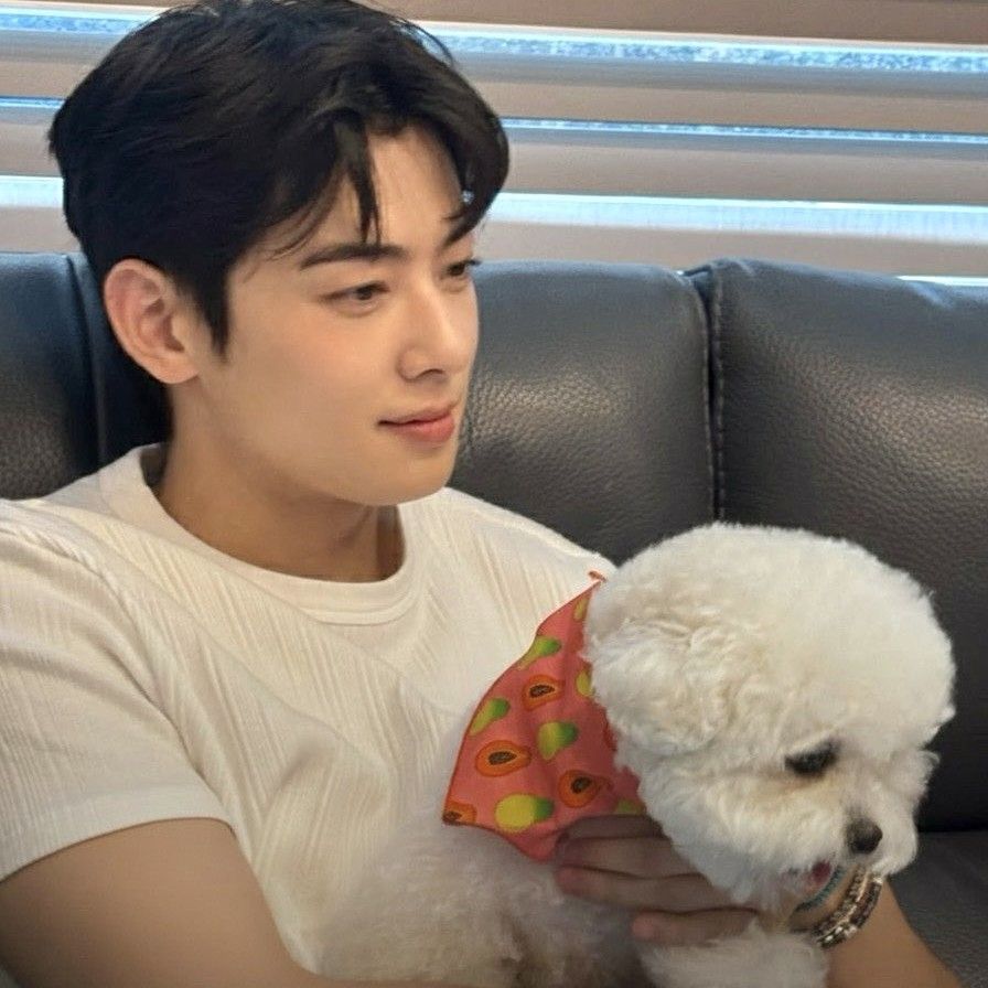 A moment captured by Eunwoo (ASTRO)'s fan