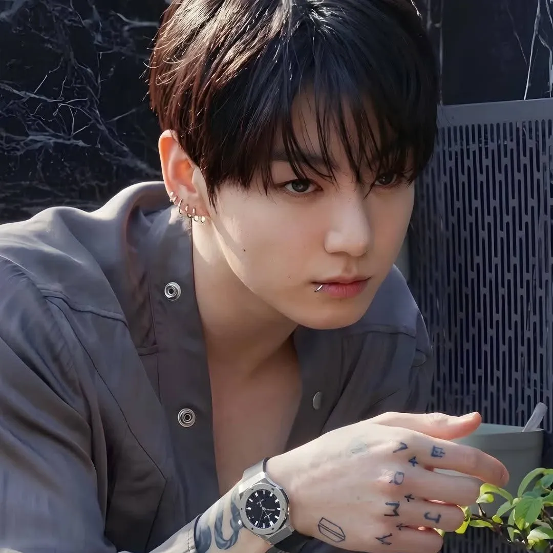 Foto aktivitas terbaru Jungkook (BTS)