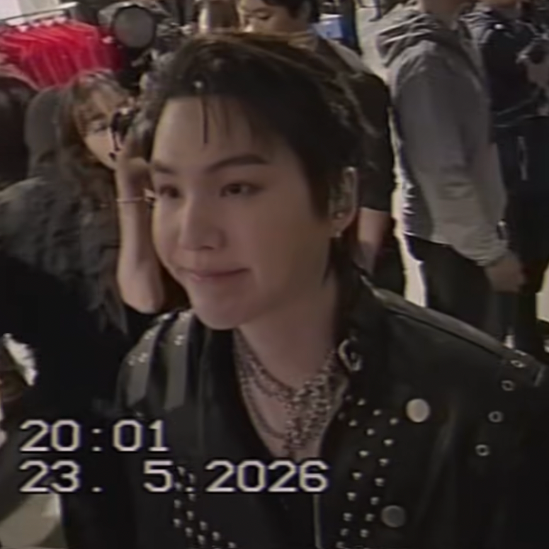 Foto terbaru SUGA (BTS)
