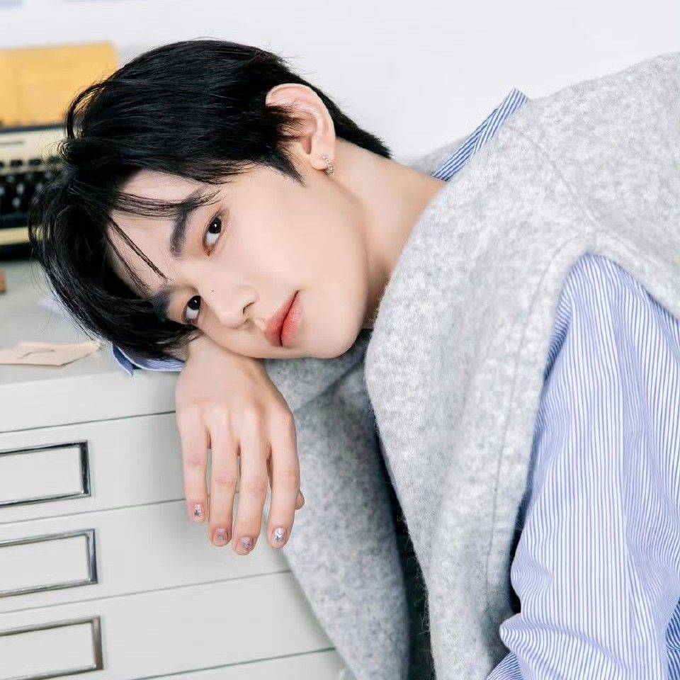 A moment captured by Zhang Hao's fan