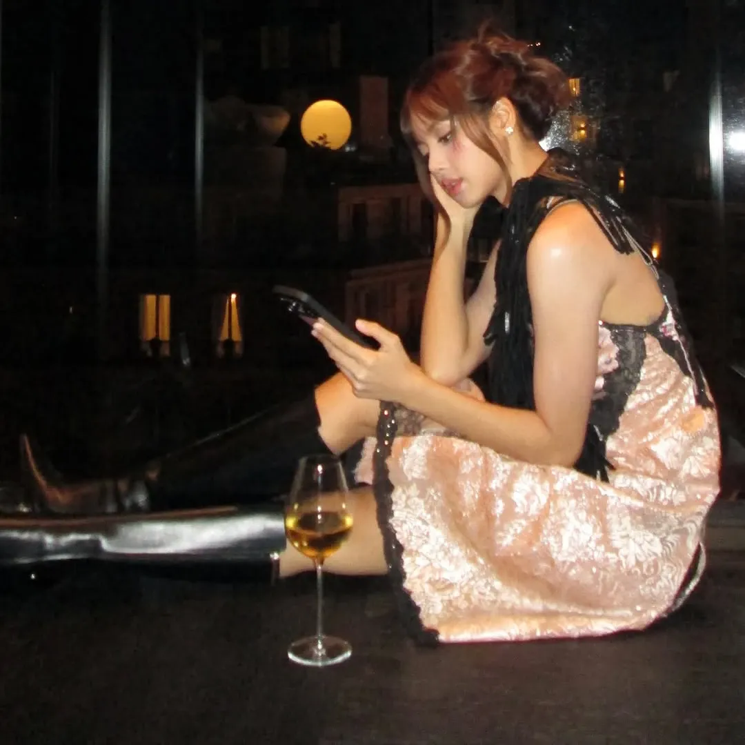 Momen yang diabadikan oleh penggemar Lisa (BLACKPINK)