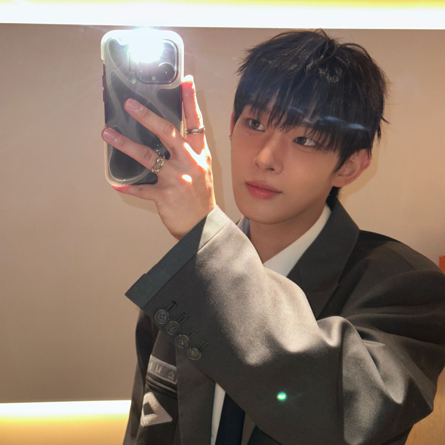 A moment captured by Steven (AHOF)'s fan