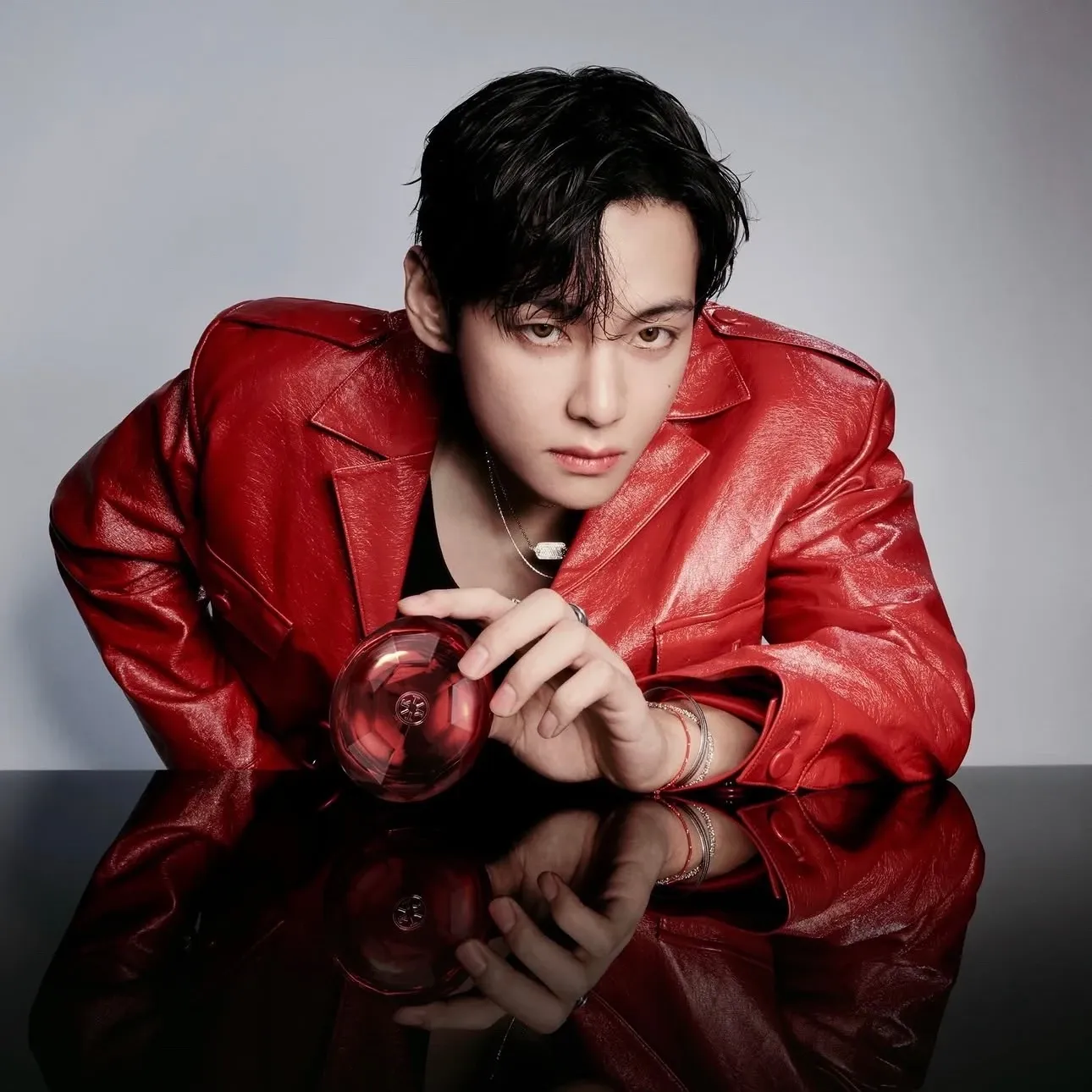 Foto aktivitas terbaru V (BTS)