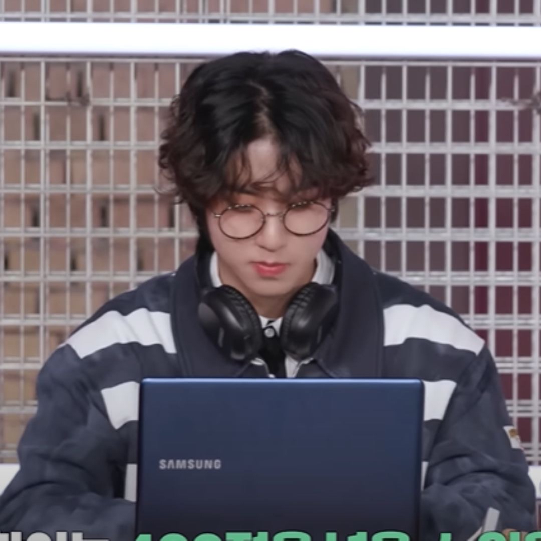 Foto aktivitas terbaru HAN (Stray Kids)