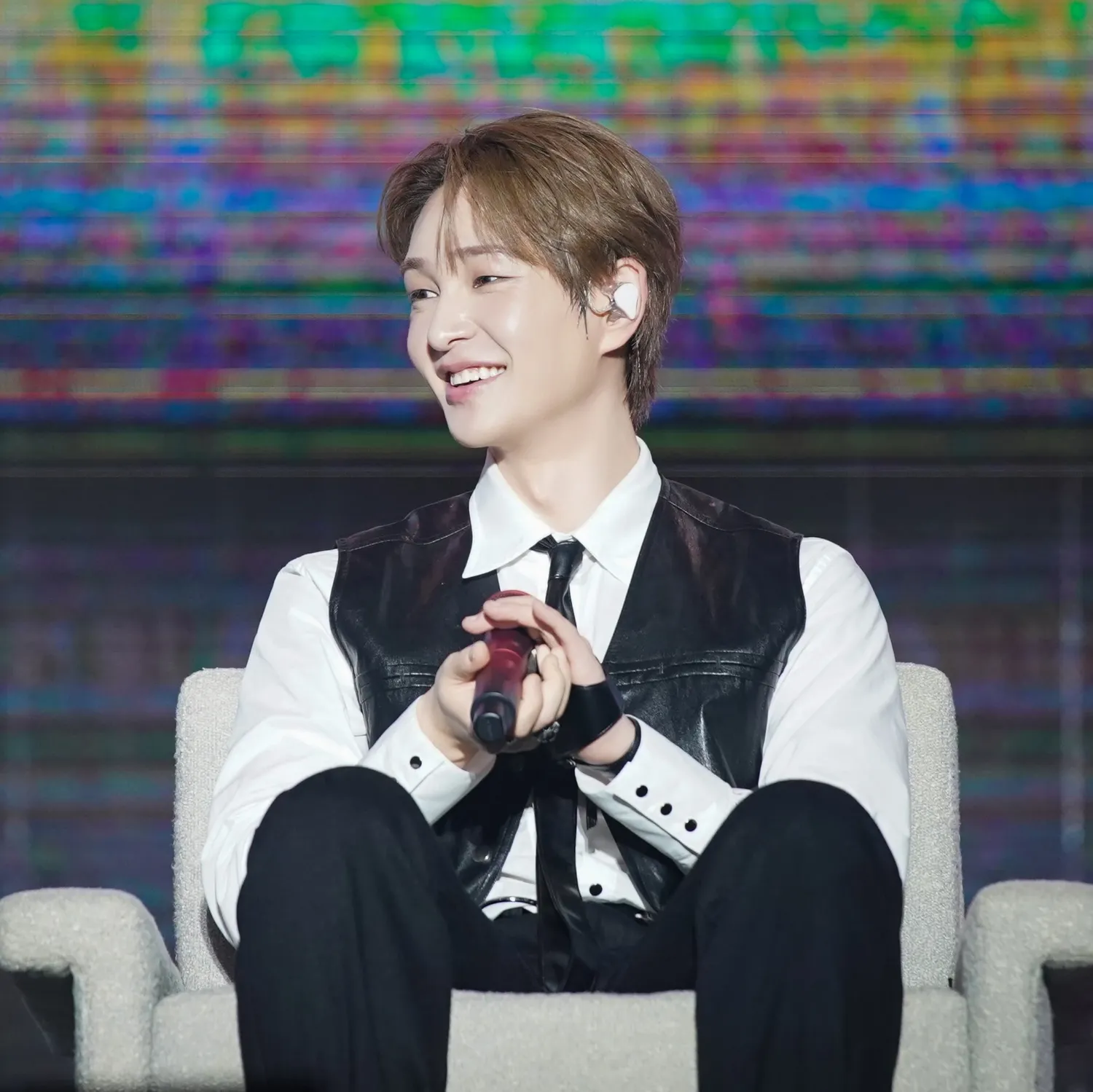 Behind-the-scenes cut of Onew (SHINee)