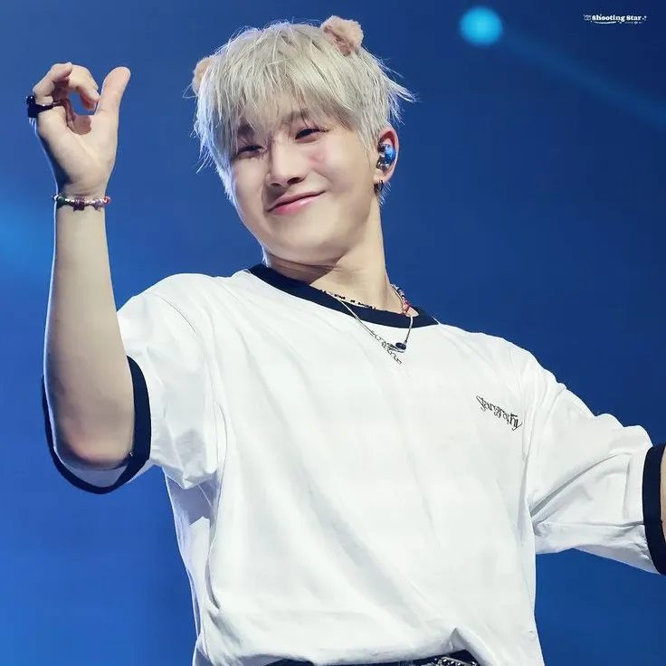 Latest photo of Jinjin (ASTRO)