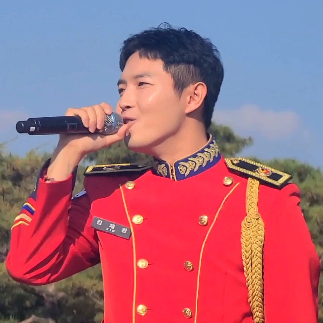 A moment captured by Kim Jaehwan's fan