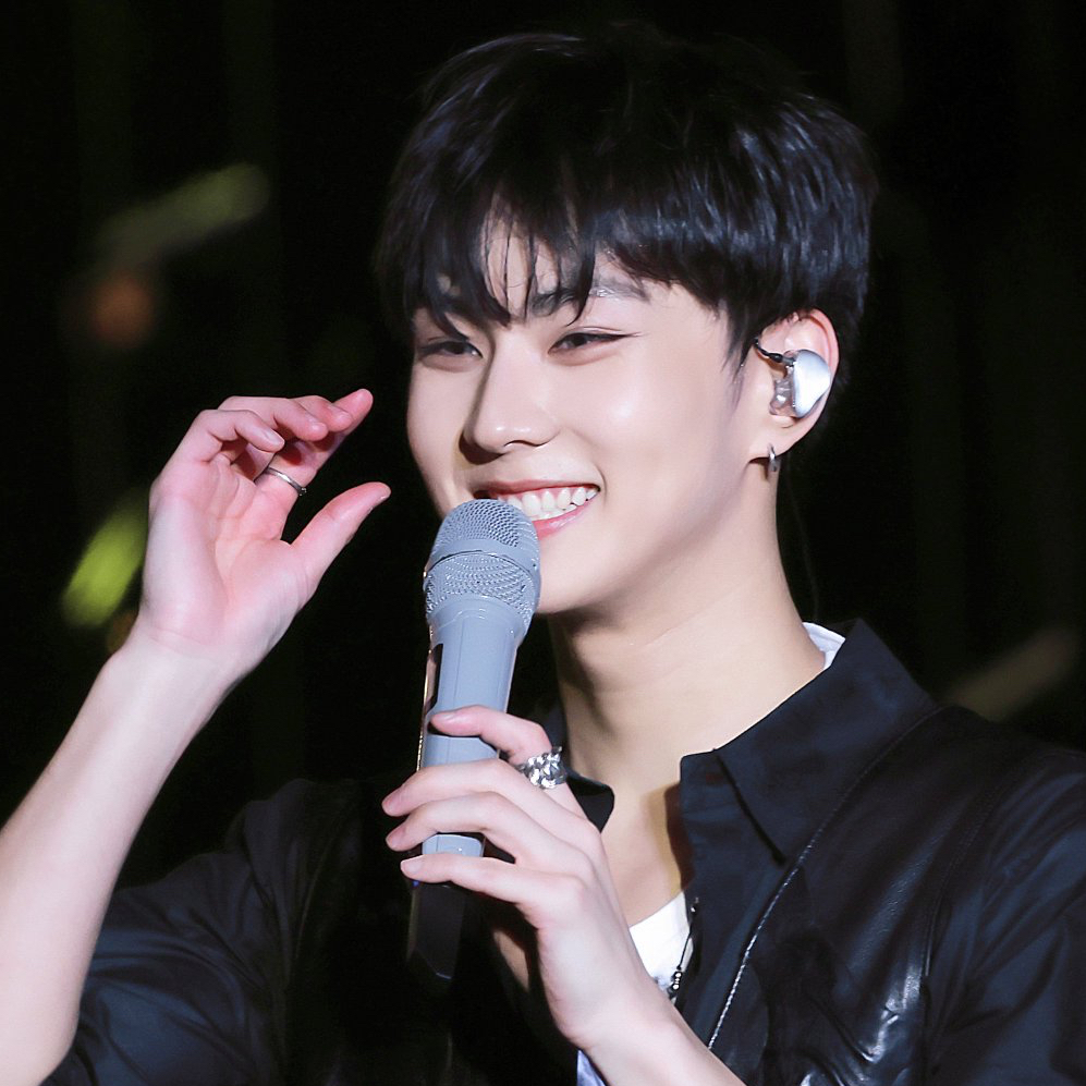 Behind-the-scenes cut of Jungwon (ENHYPEN)