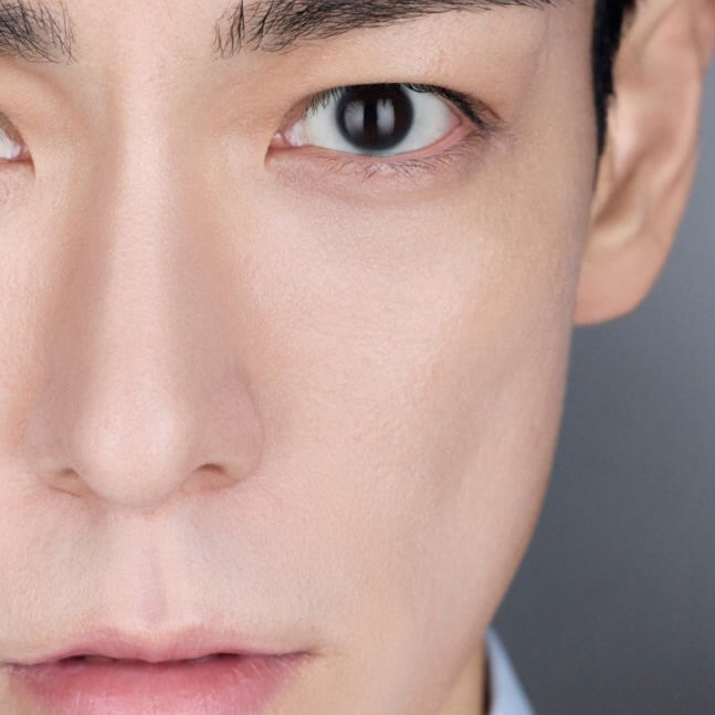 A moment captured by T.O.P's fan