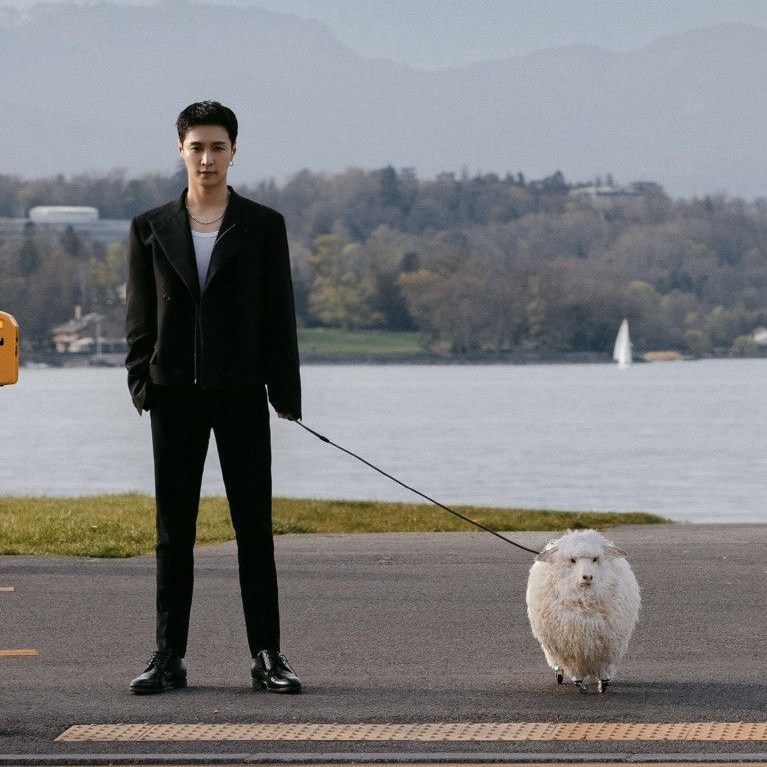 Recent activity shot of Lay (EXO)