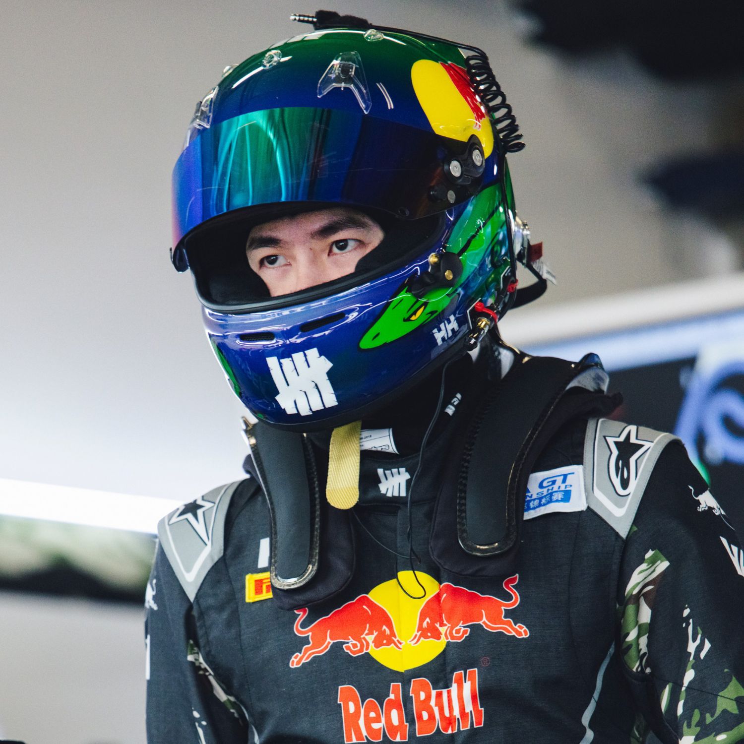 Behind-the-scenes cut of Wang Yibo