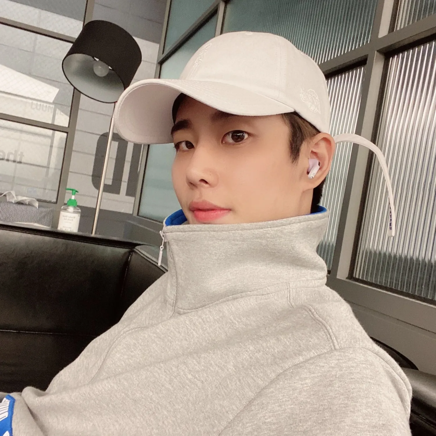 A moment captured by MJ (ASTRO)'s fan
