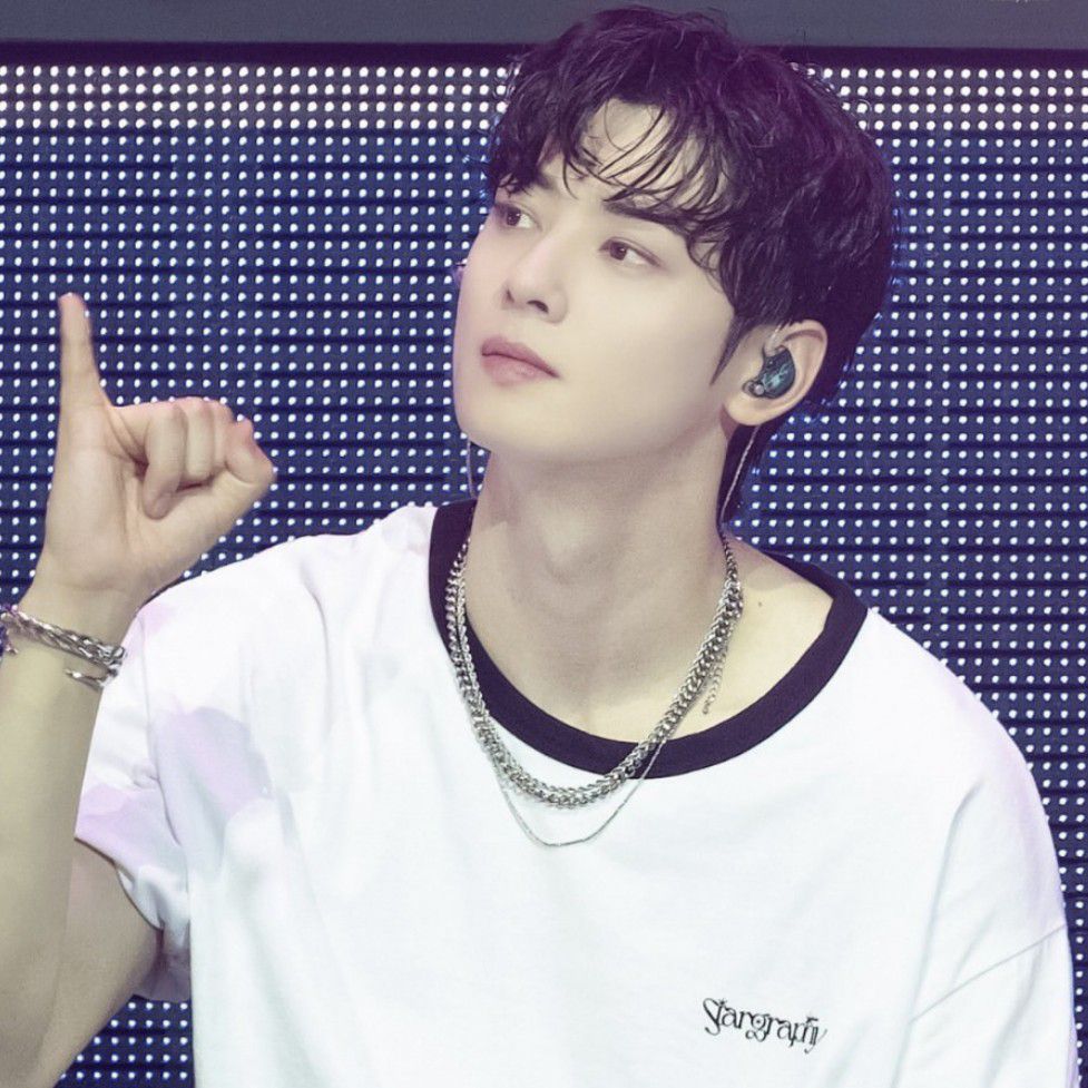 아스트로 최근 활동샷