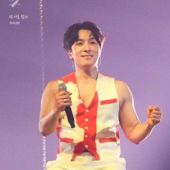 Behind-the-scenes cut of Kim Dongwan (SHINHWA)