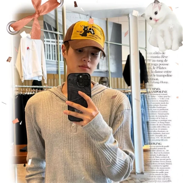 Signature photo of Lee Daehwi (AB6IX) capturing their charm