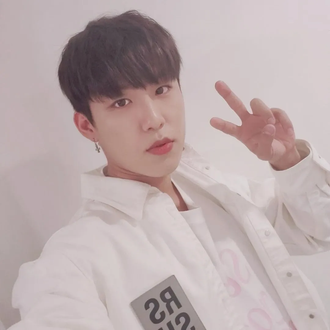 A moment captured by Park Woojin (AB6IX)'s fan