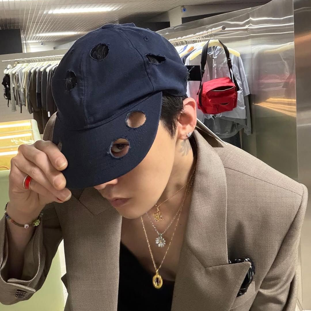 Foto aktivitas terbaru G-DRAGON (BIGBANG)