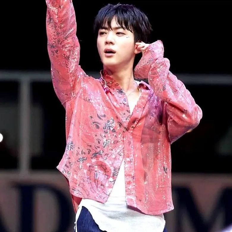 Foto aktivitas terbaru Jin (BTS)