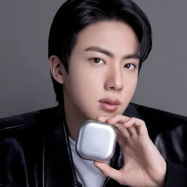 A moment captured by Jin (BTS)'s fan