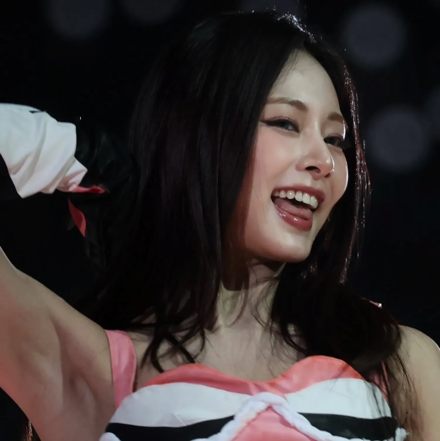 Foto aktivitas terbaru Tzuyu (TWICE)