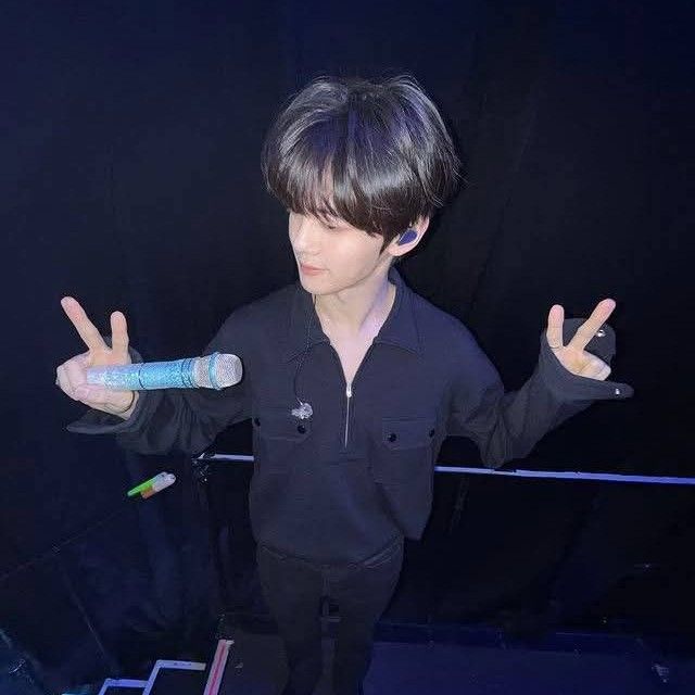 Recent activity shot of Kim Gyuvin (ZEROBASEONE)