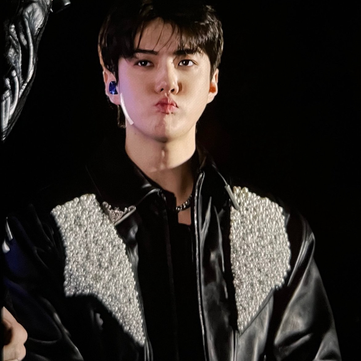 Behind-the-scenes cut of EXO