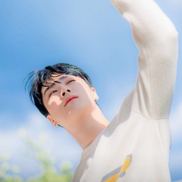 Latest photo of Moonbin (ASTRO)