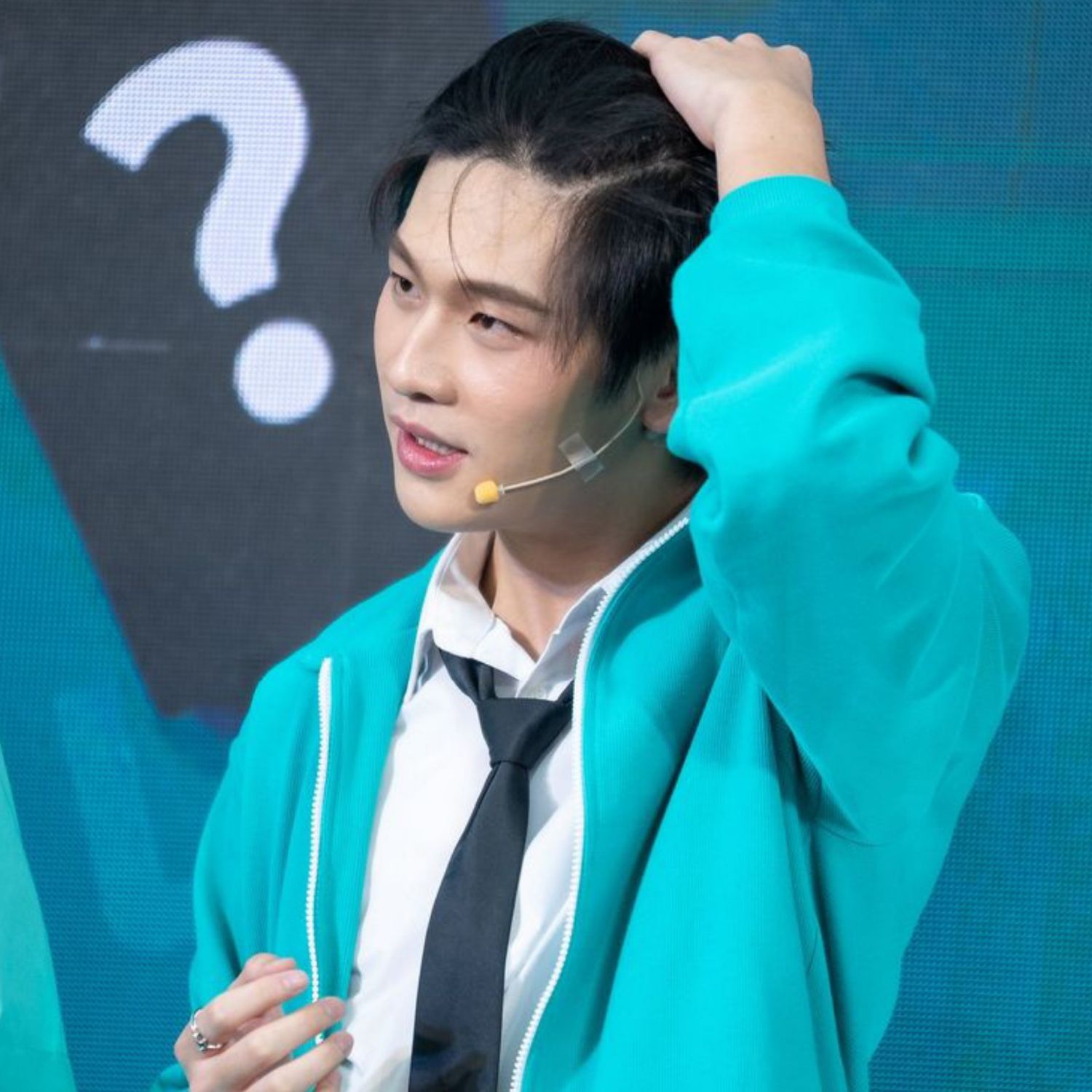 Behind-the-scenes cut of Shen (NexT1DE)