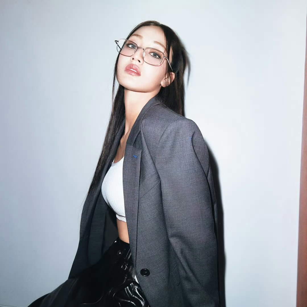 Latest photo of Jihyo (TWICE)