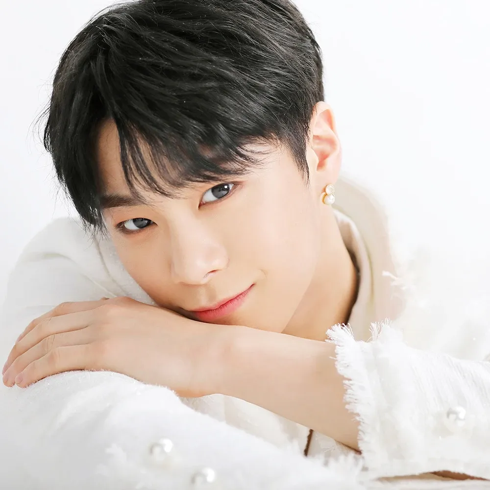 A moment captured by Moonbin (ASTRO)'s fan