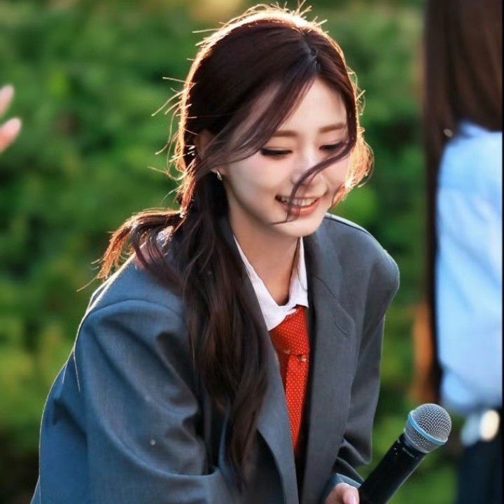 Momen yang diabadikan oleh penggemar Tzuyu (TWICE)