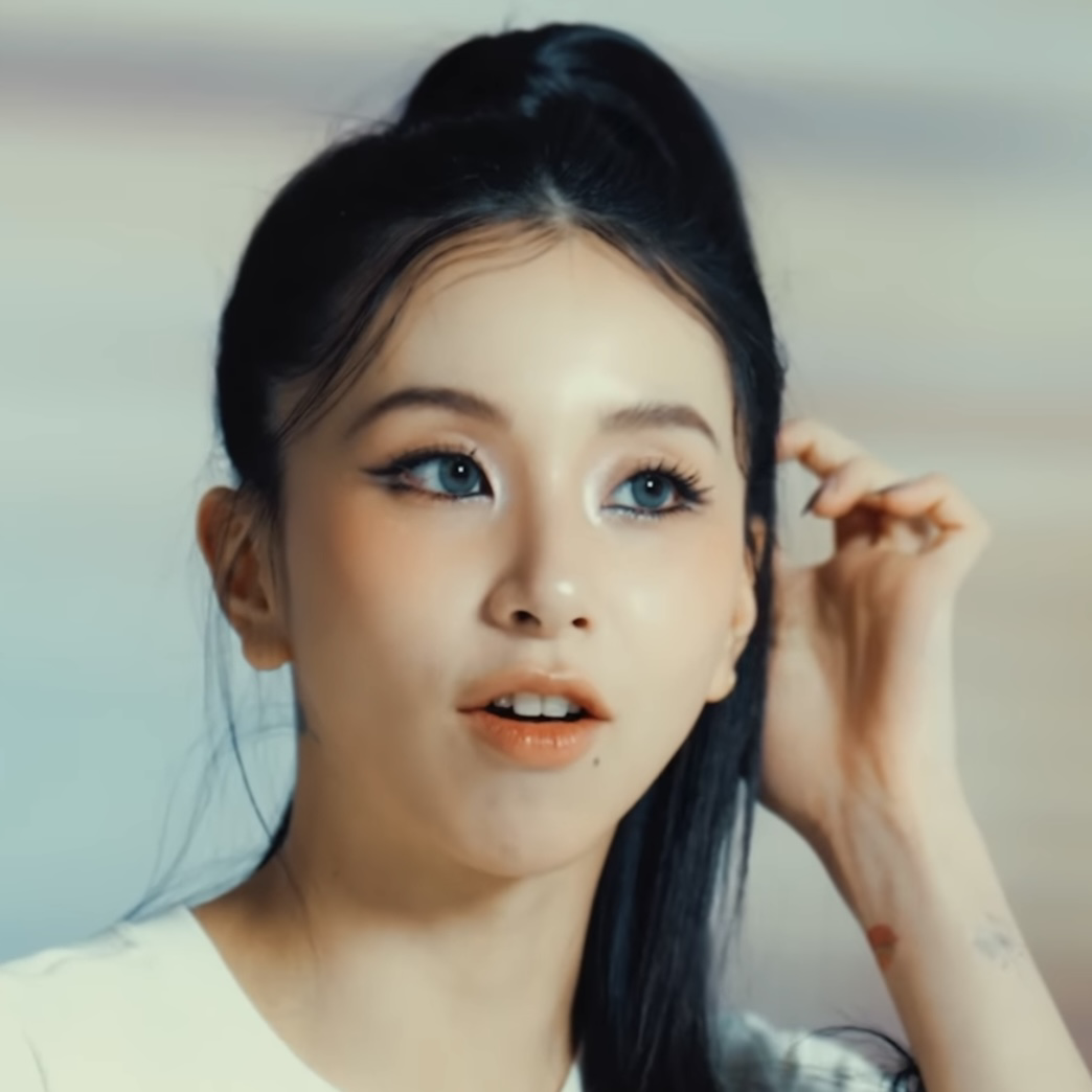 Behind-the-scenes cut of Chaeyoung (TWICE)