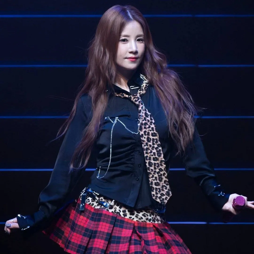 Behind-the-scenes cut of Park Chorong (Apink)