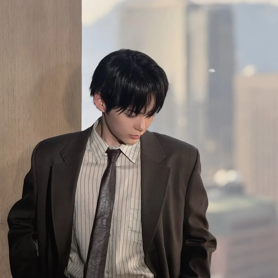 Behind-the-scenes cut of Sung Hanbin (ZEROBASEONE)