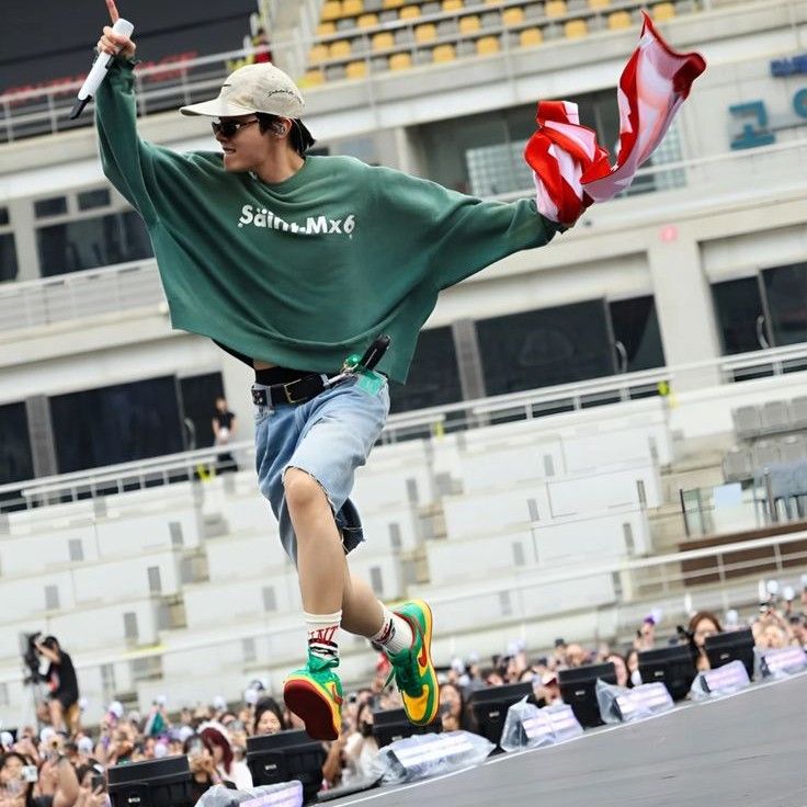 J-hope (防彈少年團)的幕後花絮