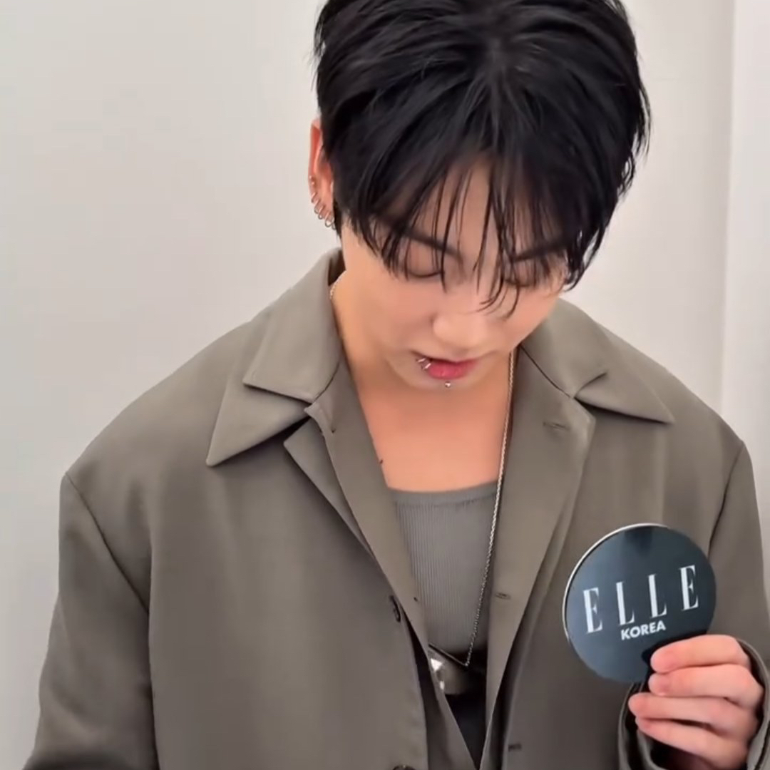 Momen yang diabadikan oleh penggemar Jungkook (BTS)