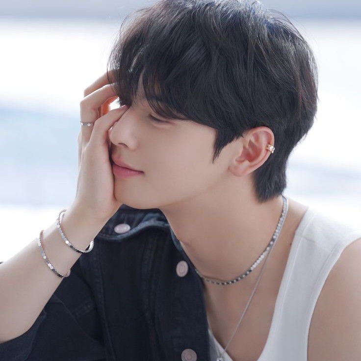 Latest photo of Eunwoo (ASTRO)