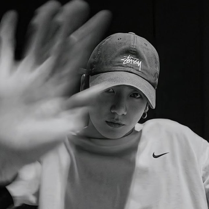 Foto aktivitas terbaru Jungkook (BTS)