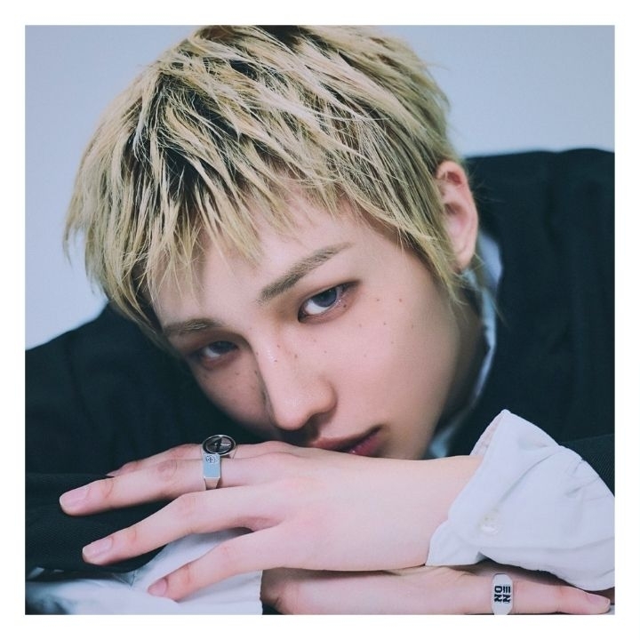 Behind-the-scenes cut of Junhyeok (TNX)