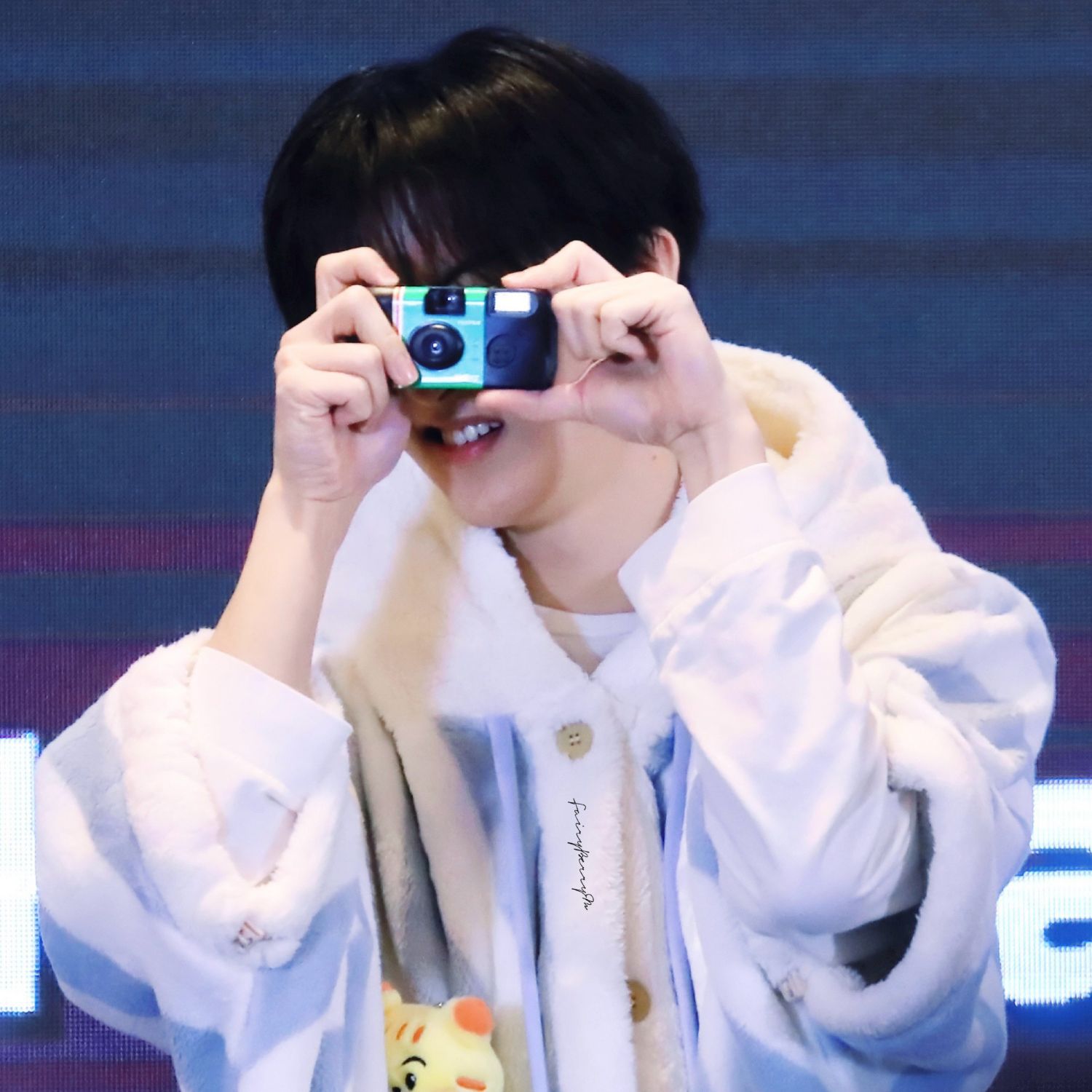 Behind-the-scenes cut of Mark (NCT 127, NCT DREAM)