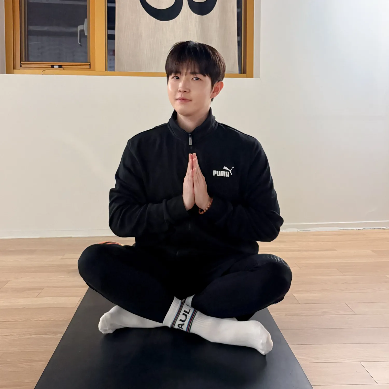 Behind-the-scenes cut of Kim Jaehwan